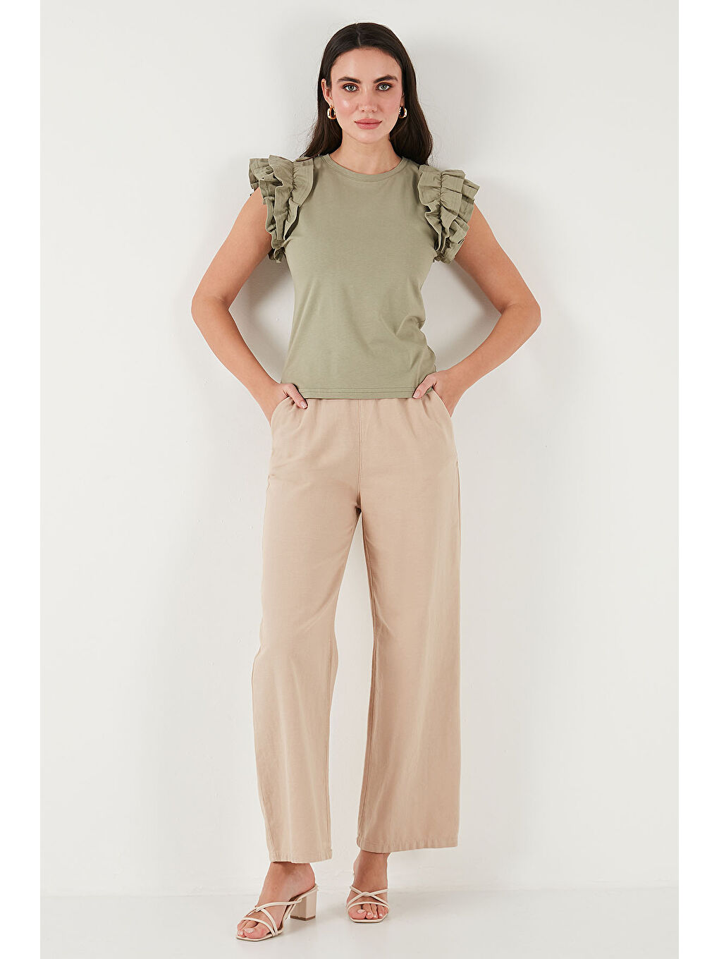 Yeşil Pamuklu Kolları Fırfırlı Slim Fit Bisiklet Yaka Kadın T Shirt 5864500-2