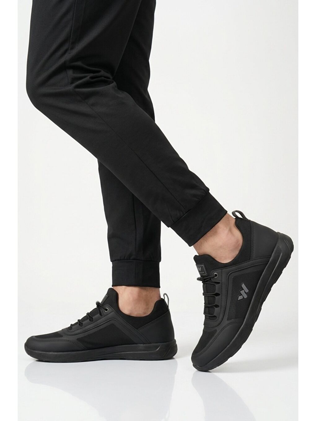 Siyah Hafif Esnek Kilit Bağcıklı Erkek Spor Ayakkabı Bertina M