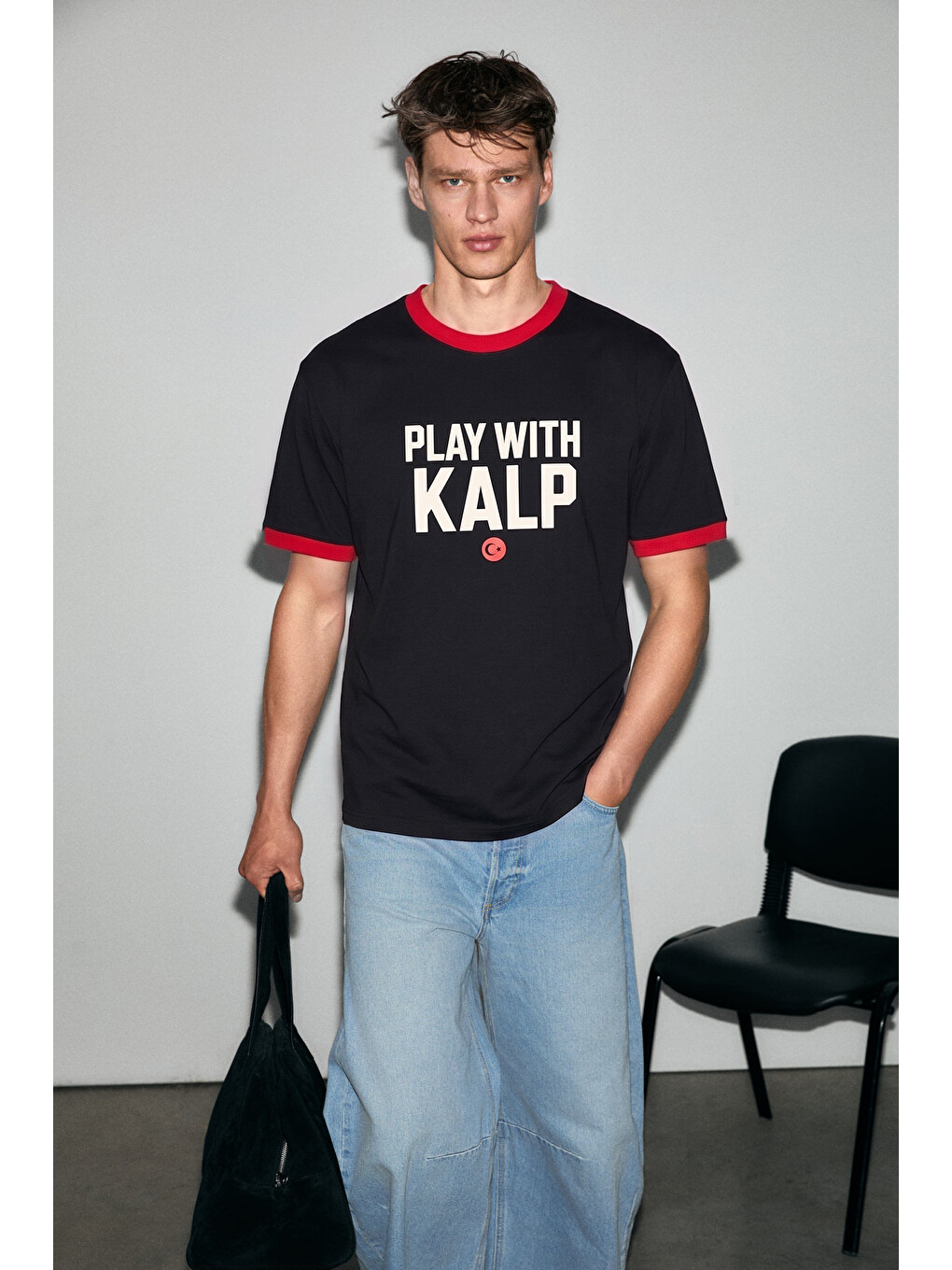 Tulgen Erkek %100 Organik Pamuklu Kontrast Yakalı Dünya Kupasına Özel Baskılı Siyah T-shirt-1