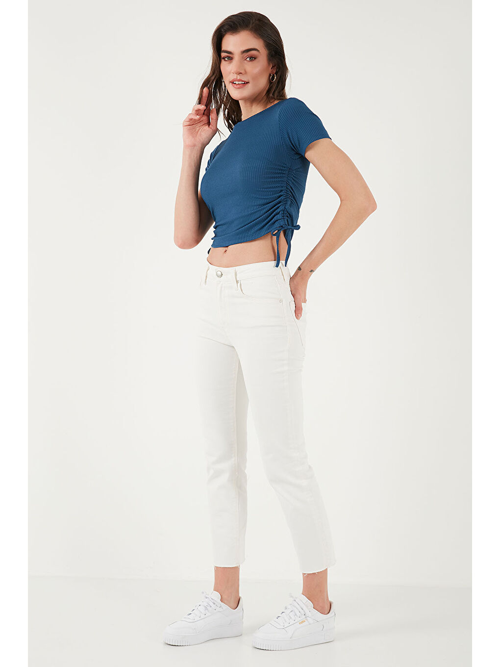 İndigo Yanlardan Büzgülü Kısa Kollu Crop Kadın Bluz 5864010-2