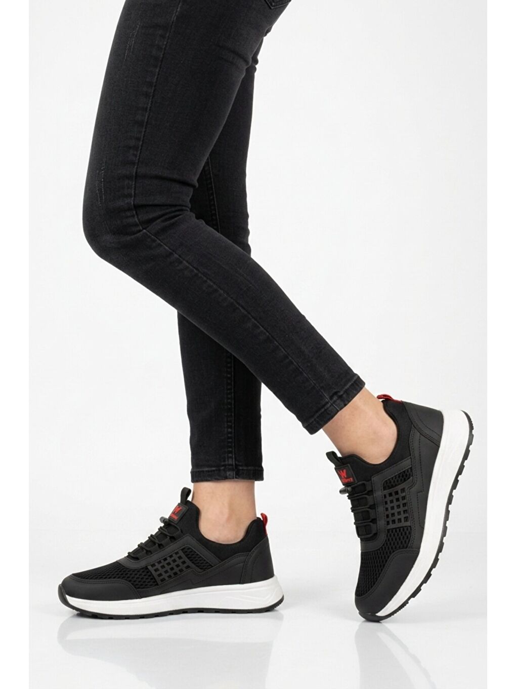 Siyah Beyaz Fileli Hafif Esnek Kilit Bağcıklı Unisex Spor Ayakkabı Motano G