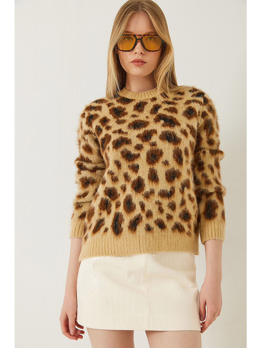 Sarı Kadın Şardonlu Leopar Desenli Triko Kazak