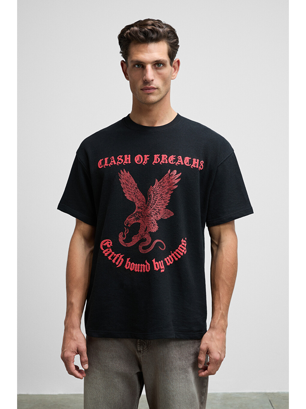 Gusı Erkek Önü Kabaran Baskılı %100 Organik Pamuk Oversize Fit Bisiklet Yaka Siyah T-shirt-1