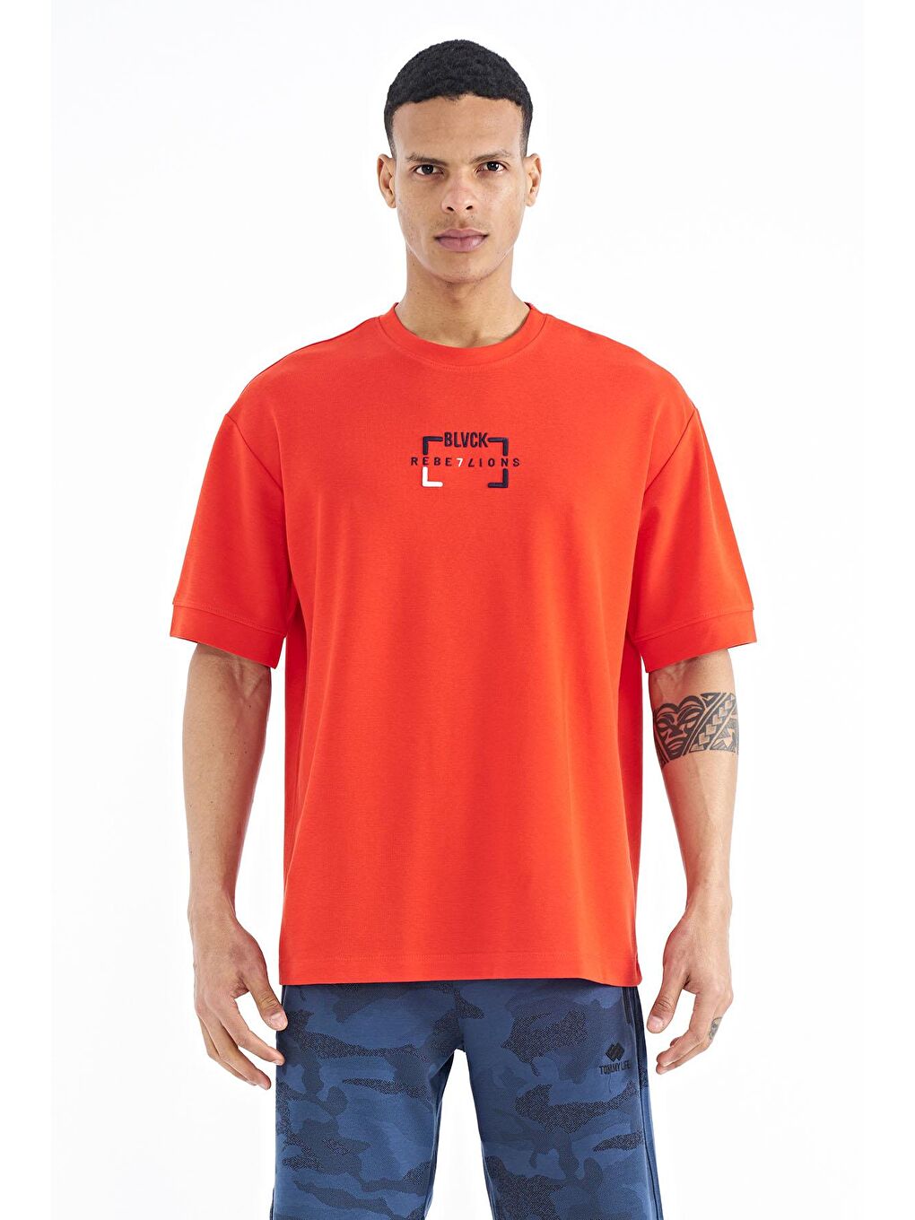 TOMMYLIFE Kırmızı Fiesta Yazı Nakışlı O Yaka Oversize Erkek T-Shirt - 88192