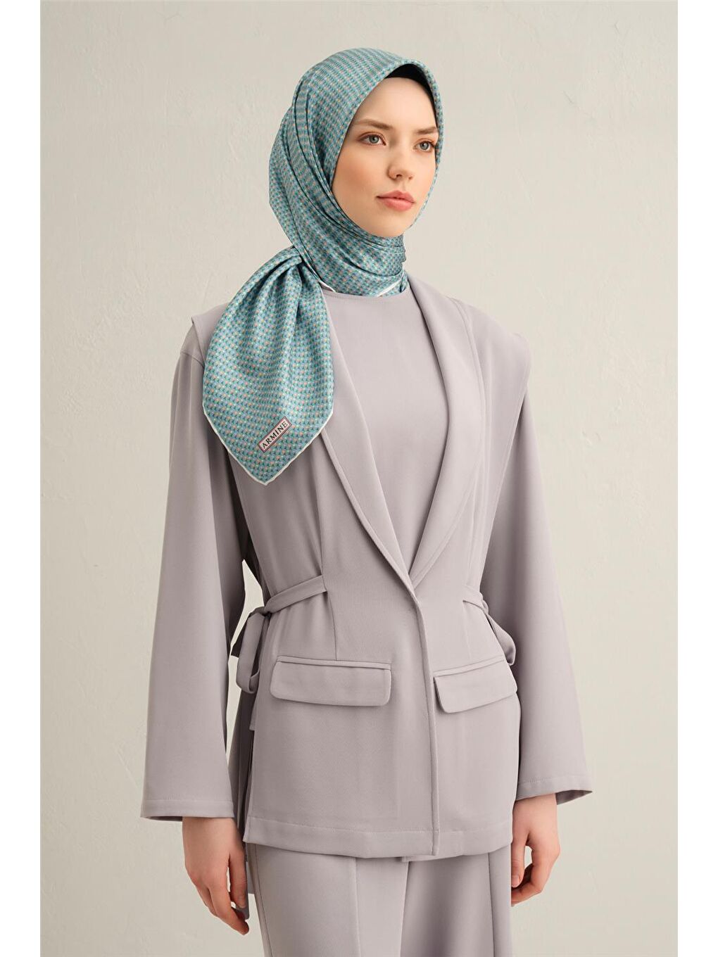 Yeşil Çiçek Desenli Saf İpek Twill Eşarp 9307 37-1