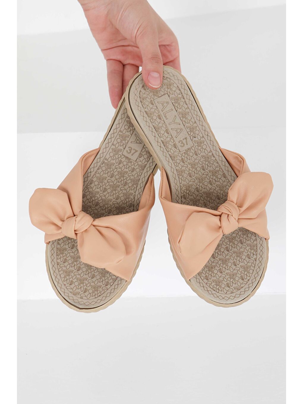 Bej Kadın Vizon Fyonklu Terlik - 27408-1