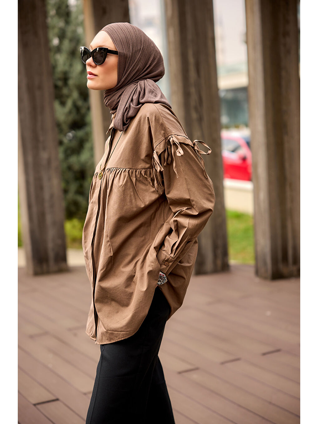 Kolu Bağcık Fiyonklu Gömlek Kahverengi-1