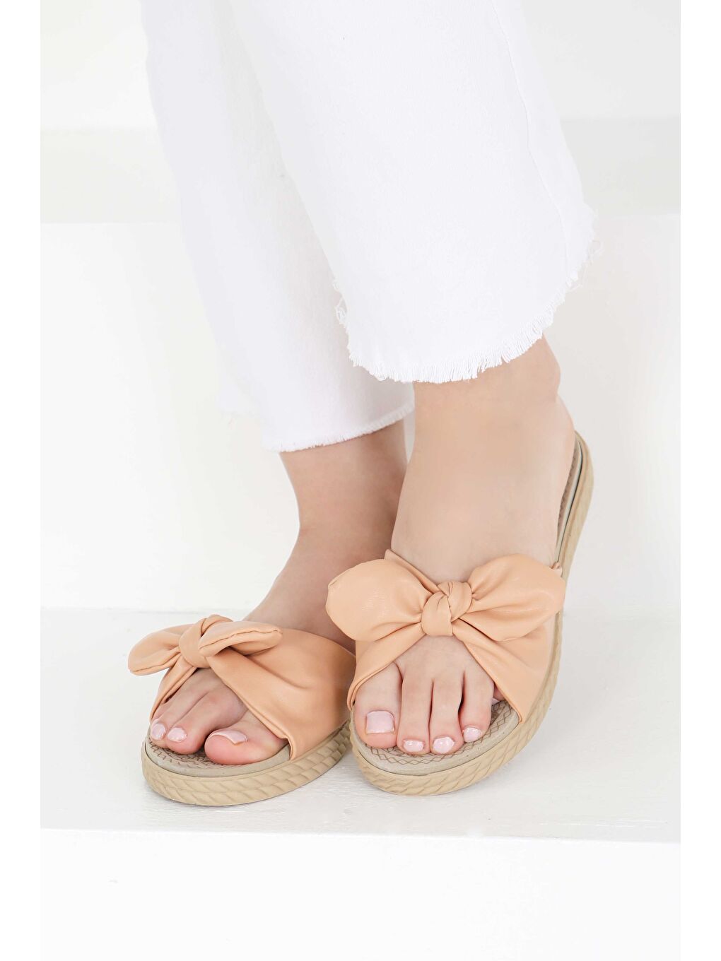 Bej Kadın Vizon Fyonklu Terlik - 27408-2