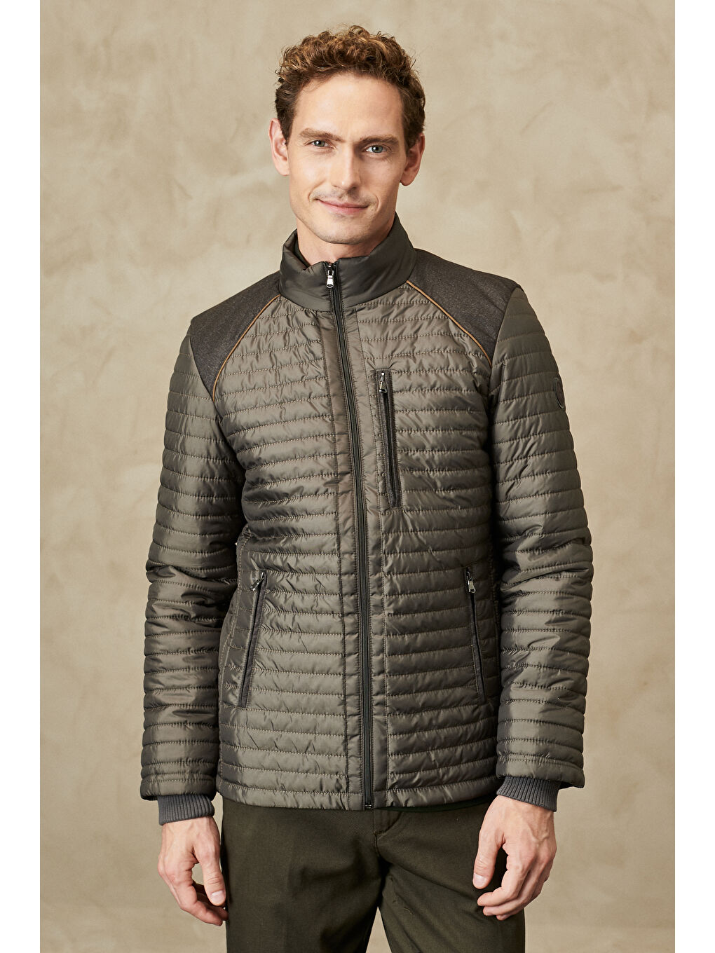 Erkek Haki Standart Fit Normal Kesim Soğuk Hava Geçirmez Desenli Şişme Mont