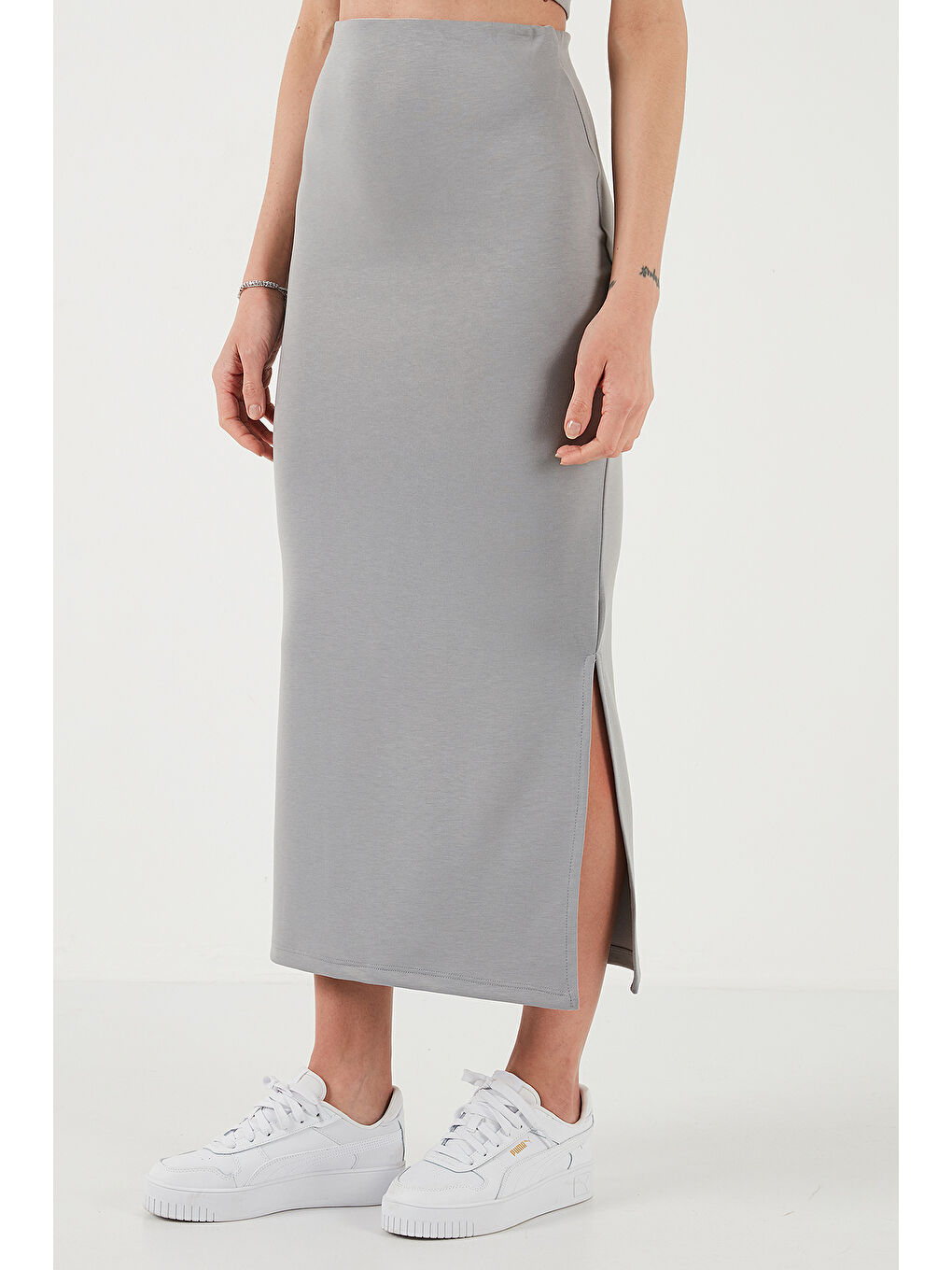 Gri Slim Fit Yırtmaç Detaylı Uzun Etekli Crop Kadın Takım 5866148-4