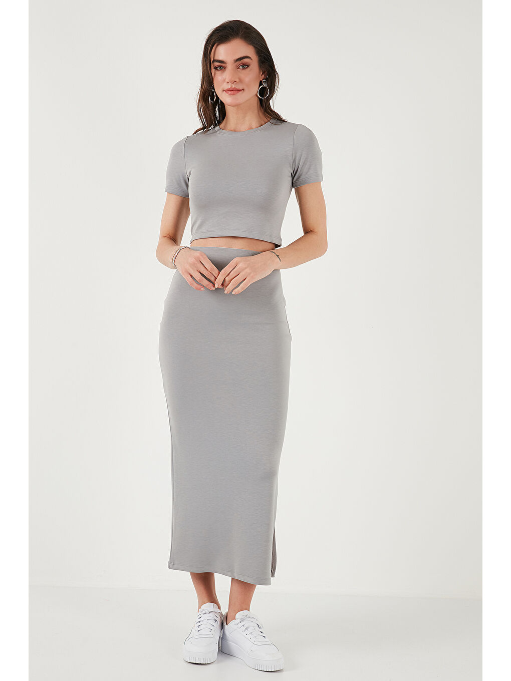 Gri Slim Fit Yırtmaç Detaylı Uzun Etekli Crop Kadın Takım 5866148-5