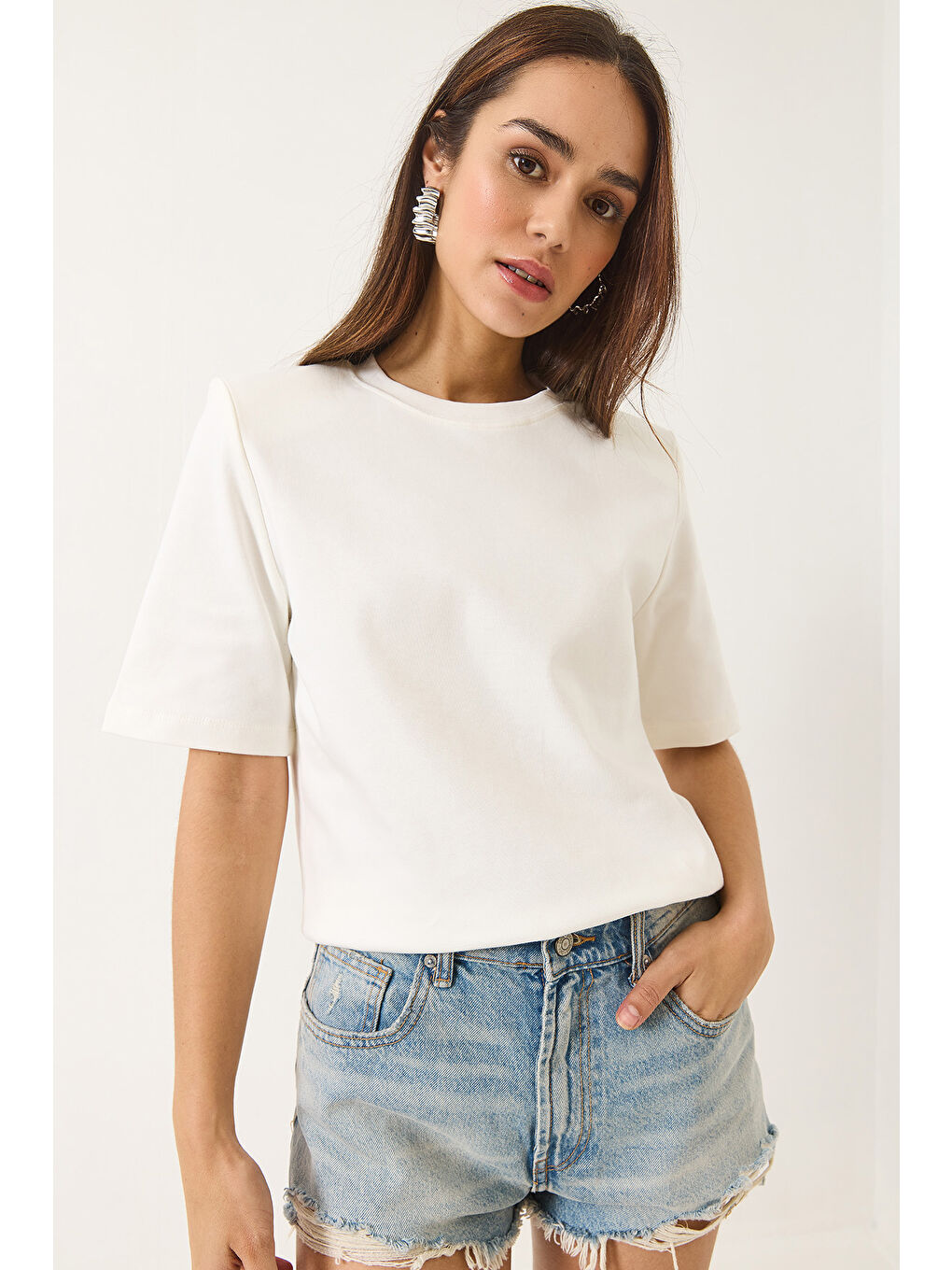 Beyaz Kadın Bisiklet Yaka Vatkalı Pamuklu Basic T-Shirt