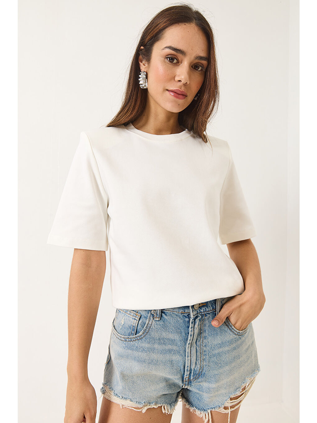 Beyaz Kadın Bisiklet Yaka Vatkalı Pamuklu Basic T-Shirt-1