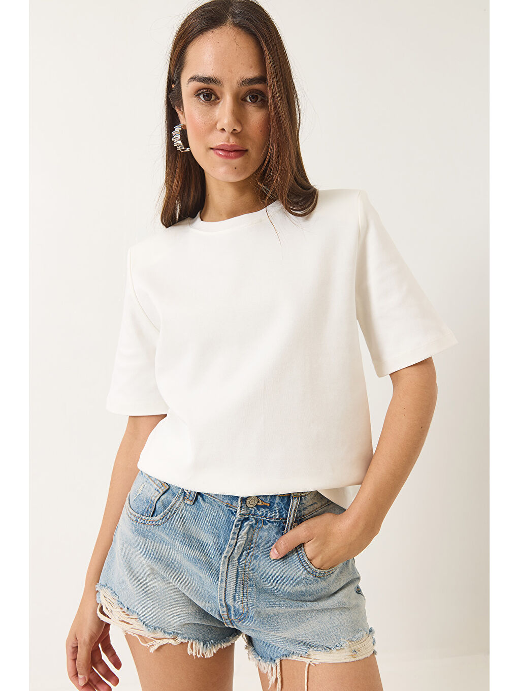 Beyaz Kadın Bisiklet Yaka Vatkalı Pamuklu Basic T-Shirt-2