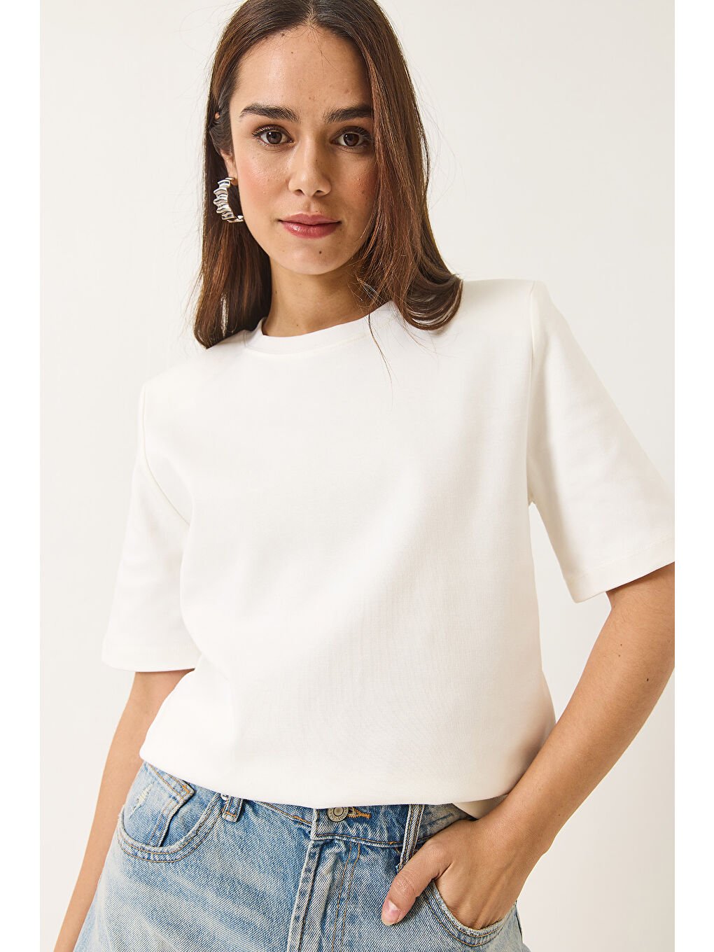 Beyaz Kadın Bisiklet Yaka Vatkalı Pamuklu Basic T-Shirt-3