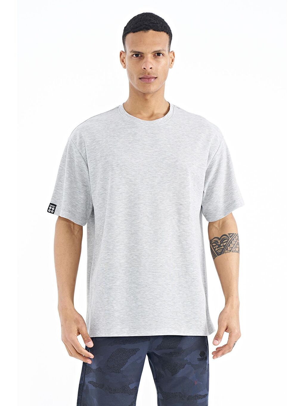 TOMMYLIFE Gri Melanj Kol Arma Detaylı Basic Oversize Erkek T-Shirt - 88193