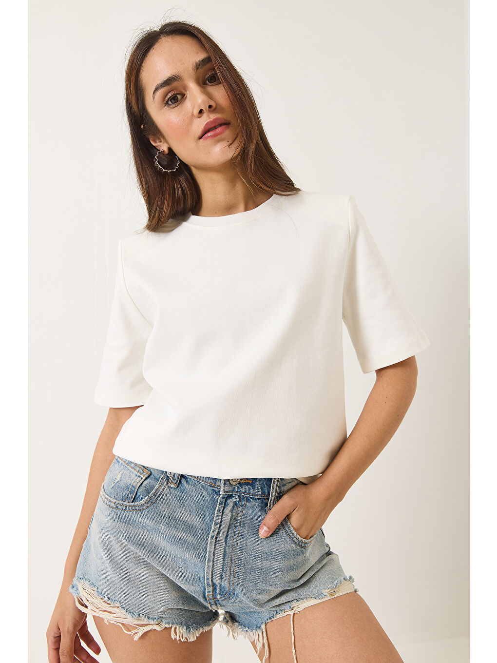 Beyaz Kadın Bisiklet Yaka Vatkalı Pamuklu Basic T-Shirt-4