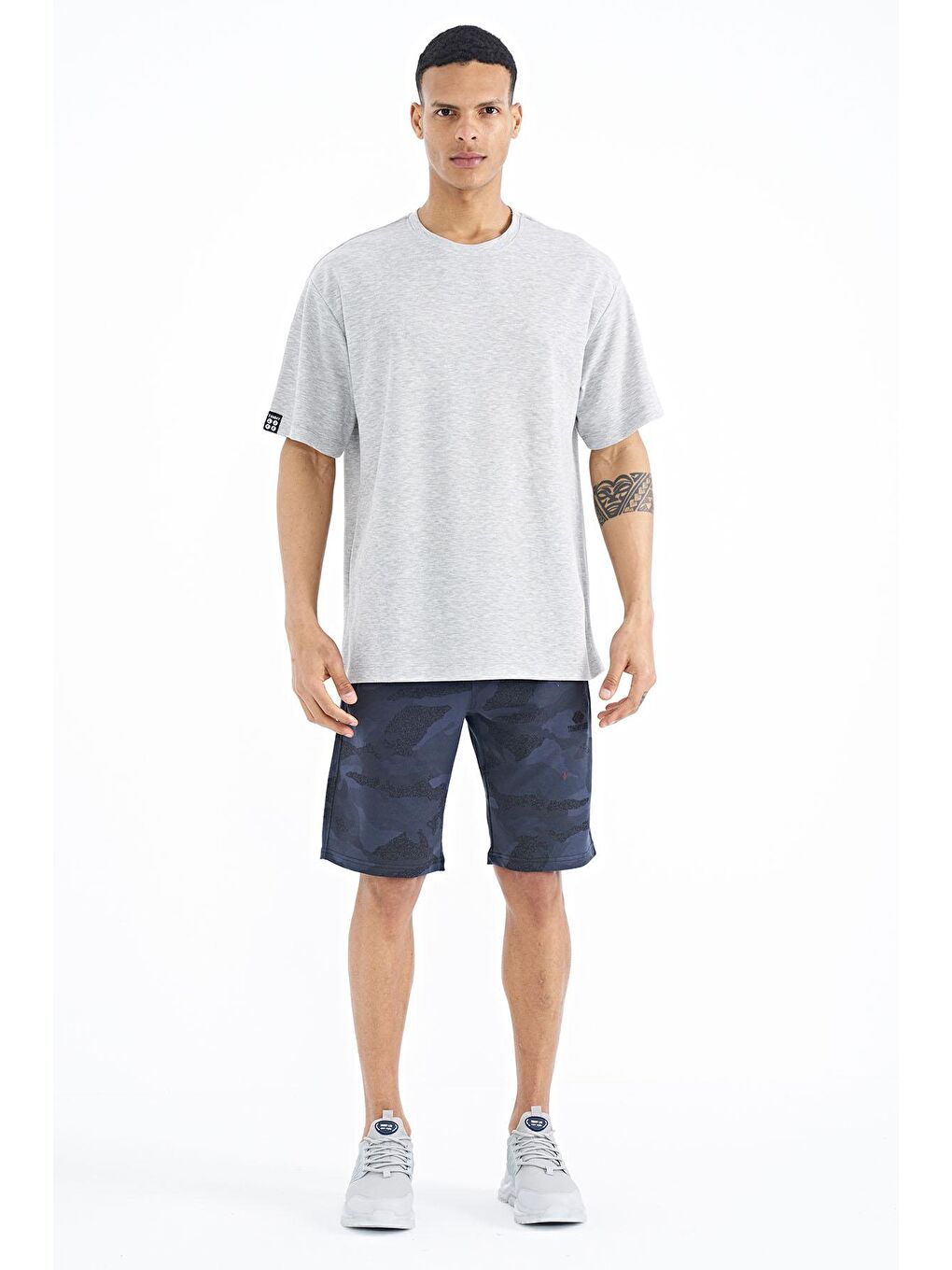 TOMMYLIFE Gri Melanj Kol Arma Detaylı Basic Oversize Erkek T-Shirt - 88193 - 1