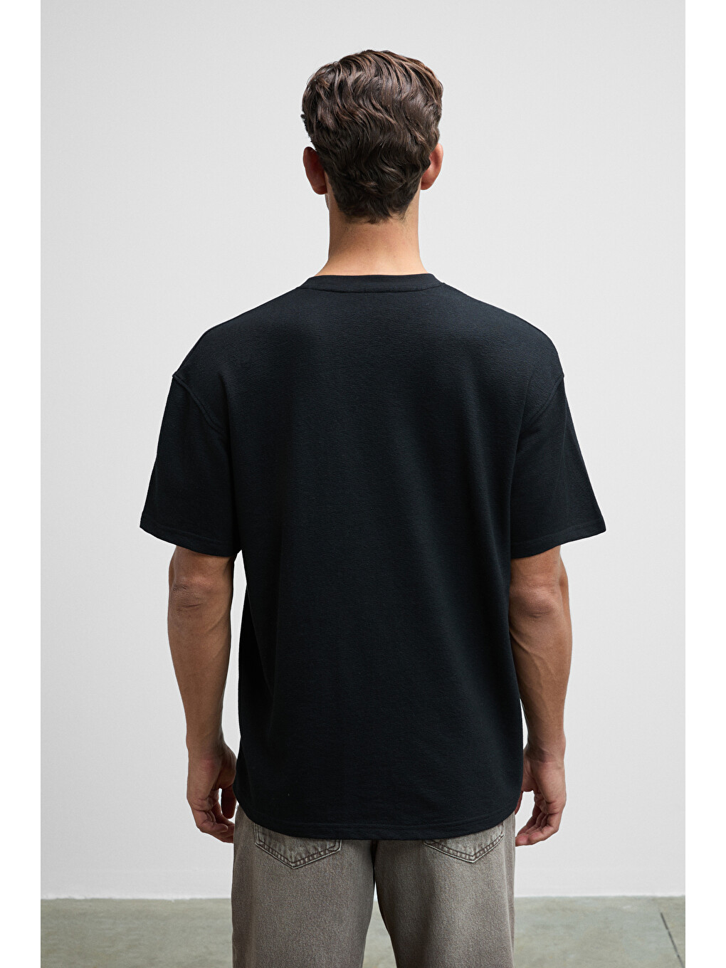 Gusı Erkek Önü Kabaran Baskılı %100 Organik Pamuk Oversize Fit Bisiklet Yaka Siyah T-shirt-4