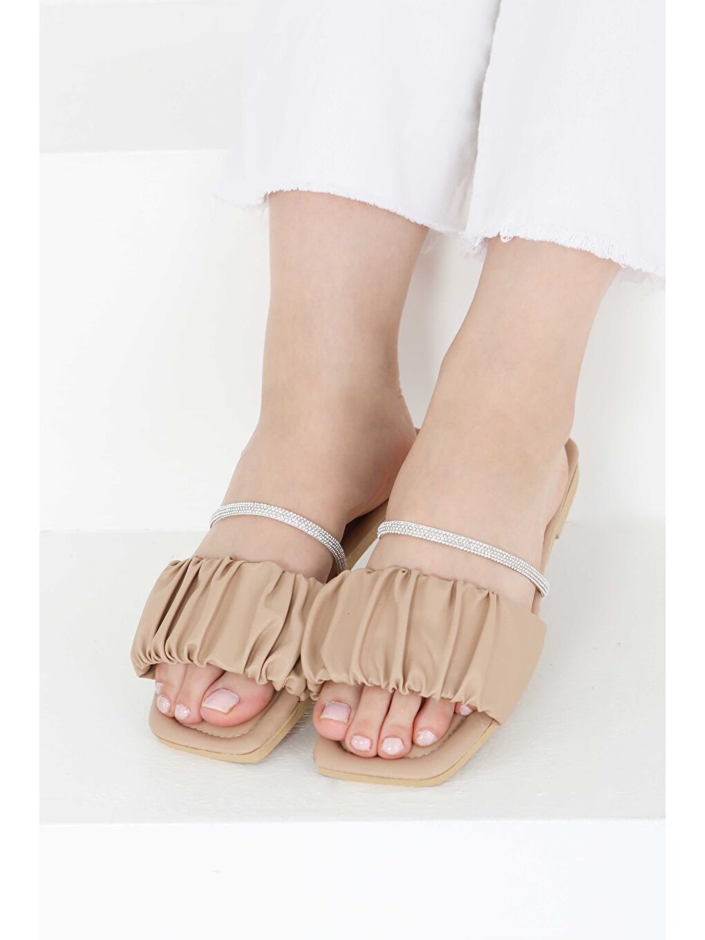 Bej Kadın Vizon Taşlı Terlik - 27405