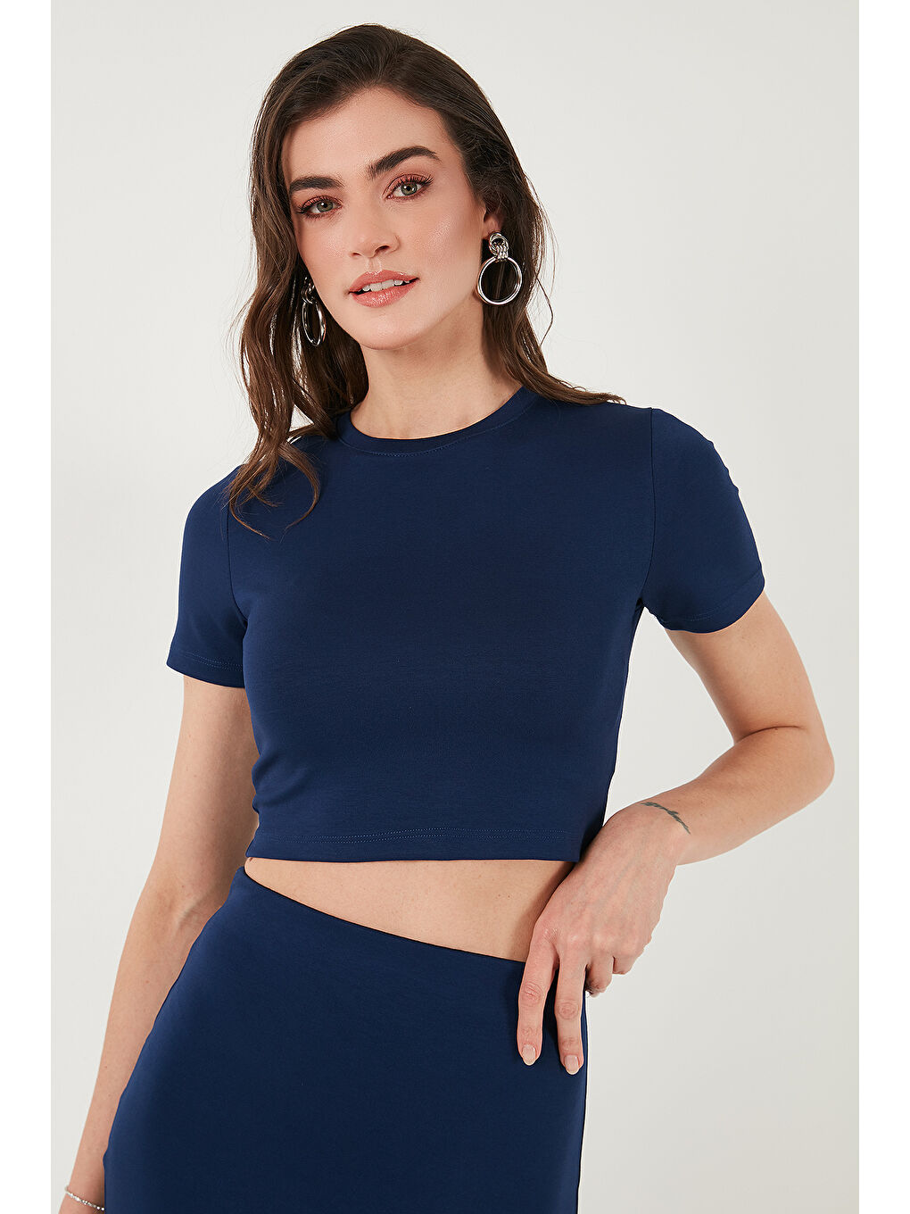 Lacivert Slim Fit Yırtmaç Detaylı Uzun Etekli Crop Kadın Takım 5866148-3