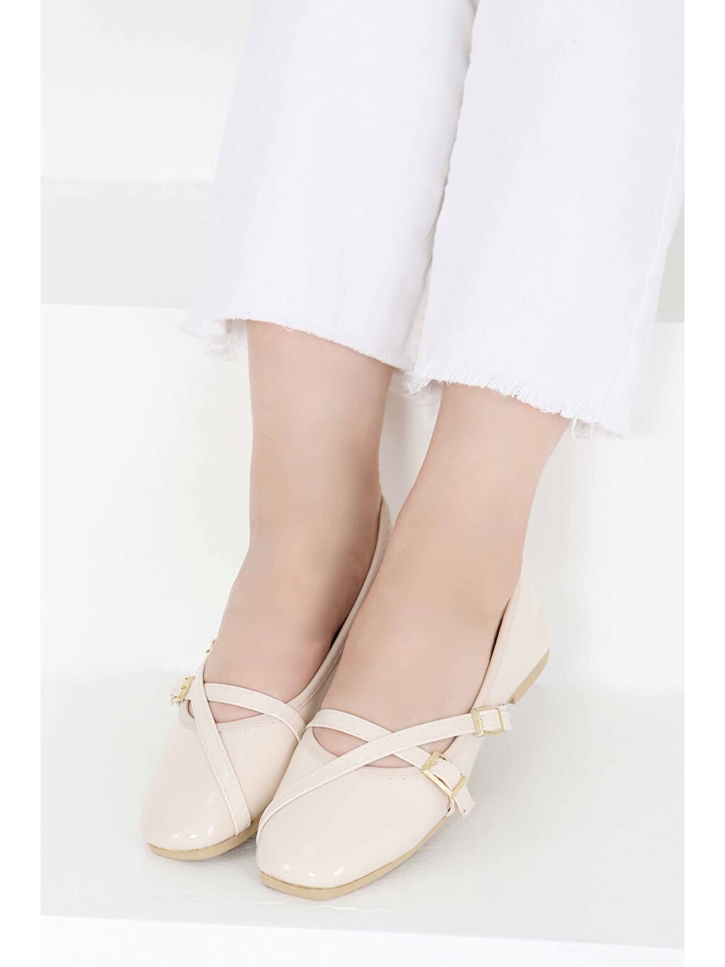 Ekru Kadın Krem Çapraz Rugan Babet - 27398