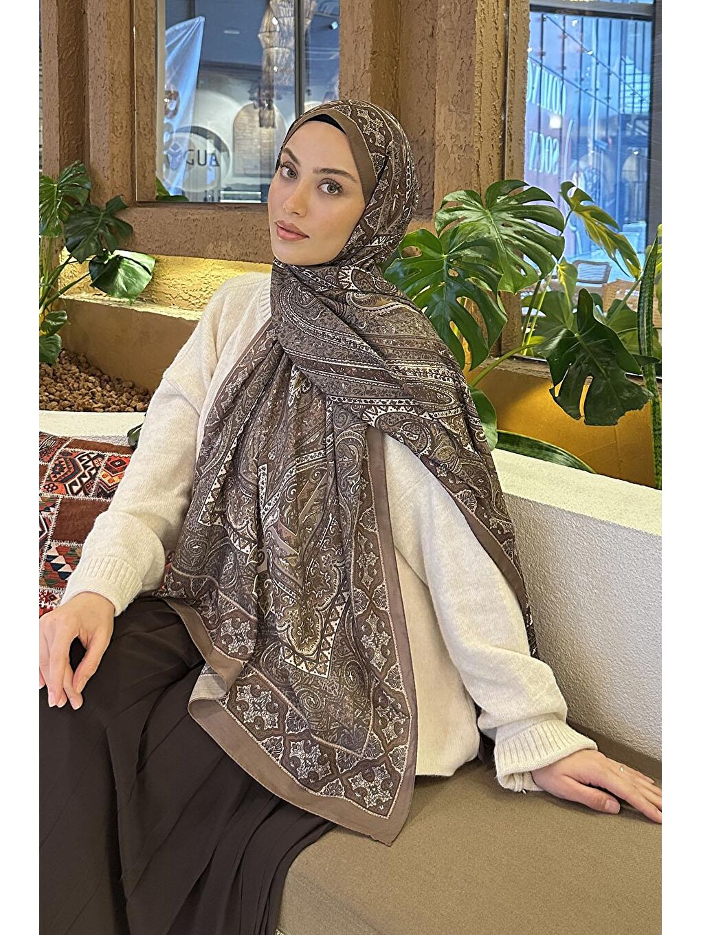 Kahverengi Retro Desen Pamuk Şal Sütlü Kahve