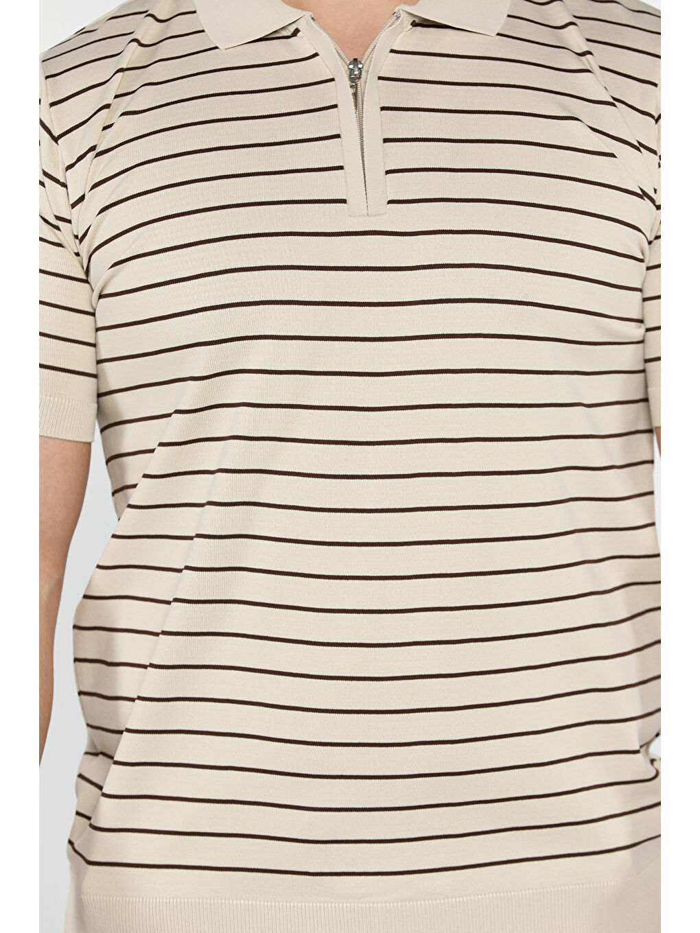 Bej Erkek Polo Yaka Çizgi Desenli Yarım Fermuarlı Triko Tişört-3