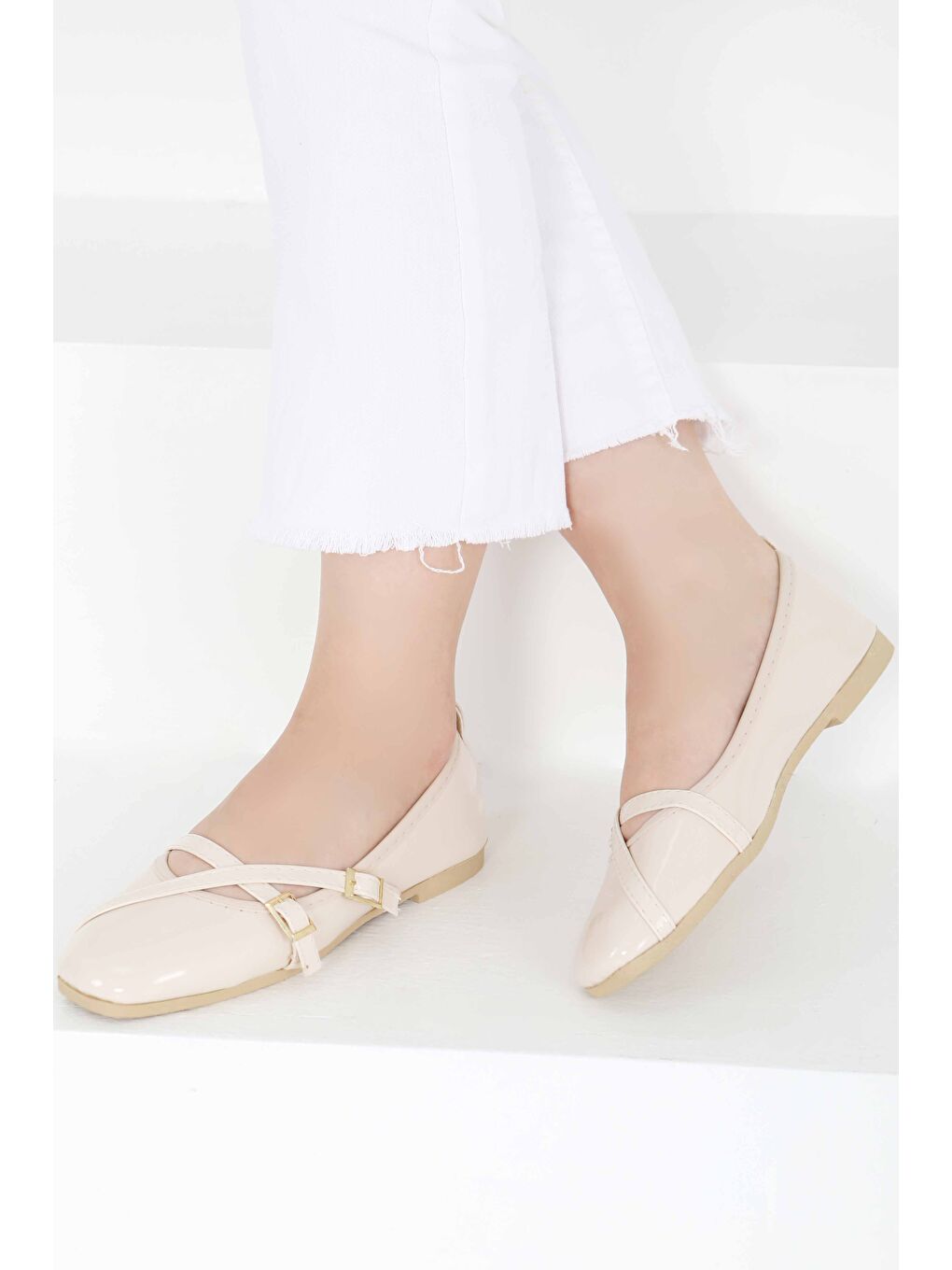 Ekru Kadın Krem Çapraz Rugan Babet - 27398-3