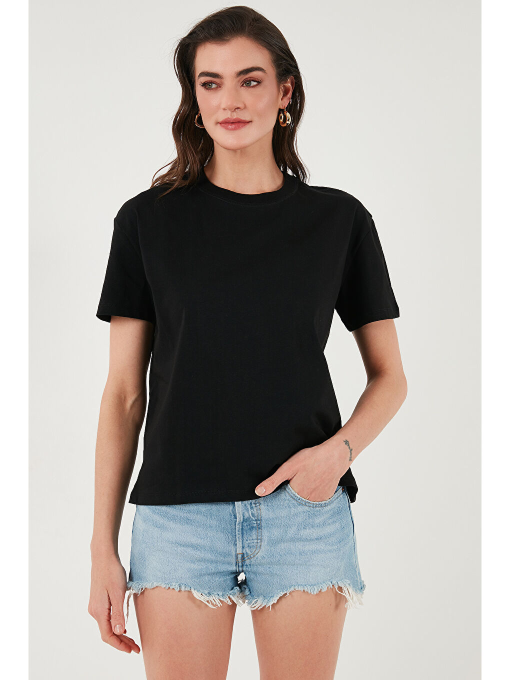 Siyah Pamuklu Oversize Fit Bisiklet Yaka Kadın T Shirt 5866097-1