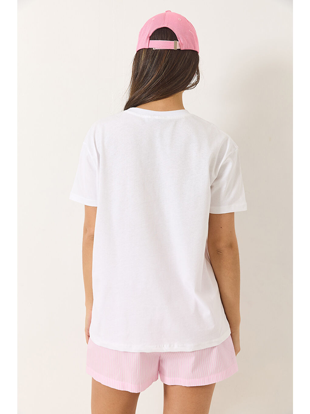 Beyaz Kadın Süzene Küçük Kalp Nakışlı Kısa Kollu T-Shirt-6