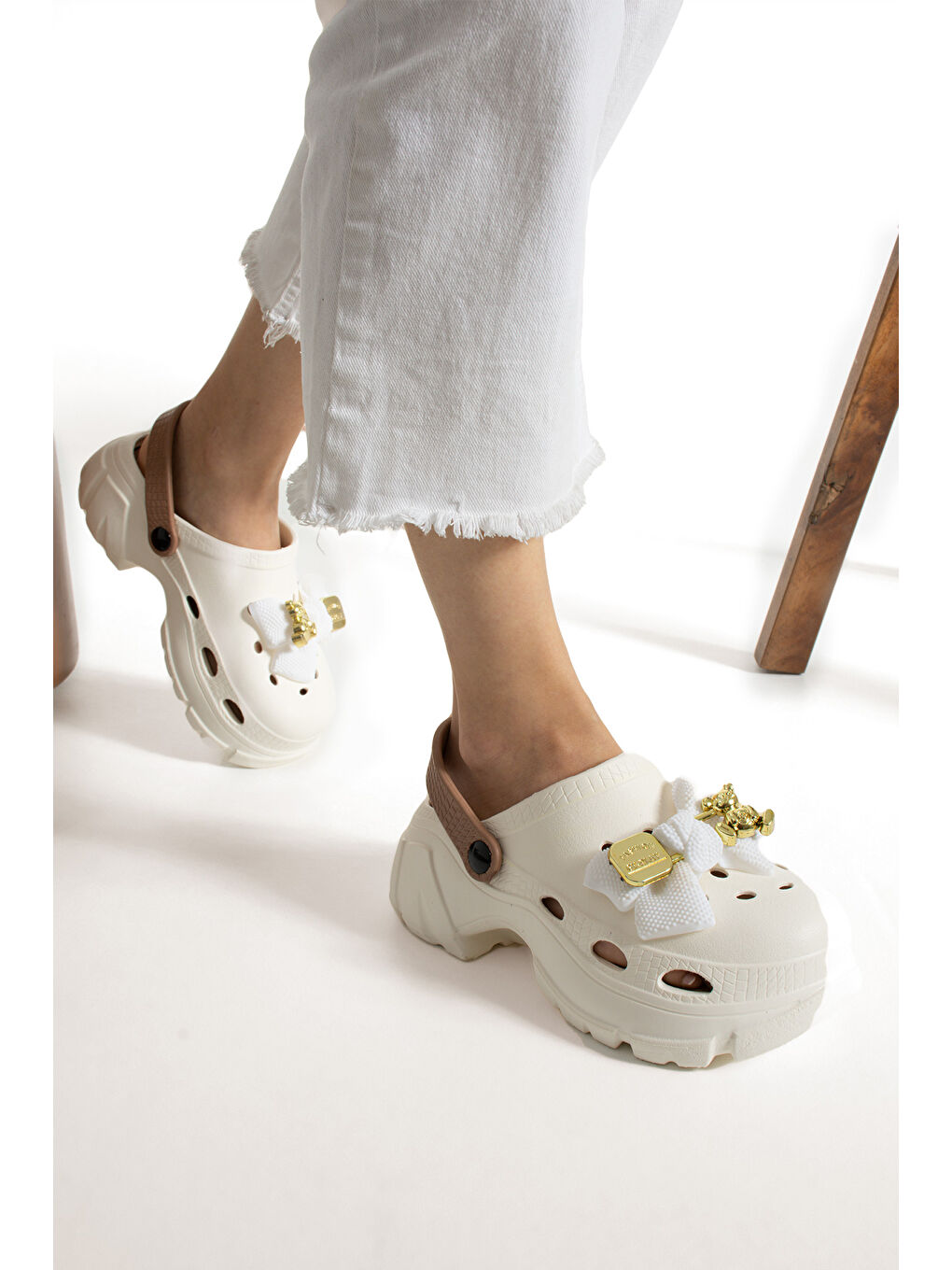 Kahverengi Kadın Toka Detaylı Ortopedik Sandalet Ve Terlik-1