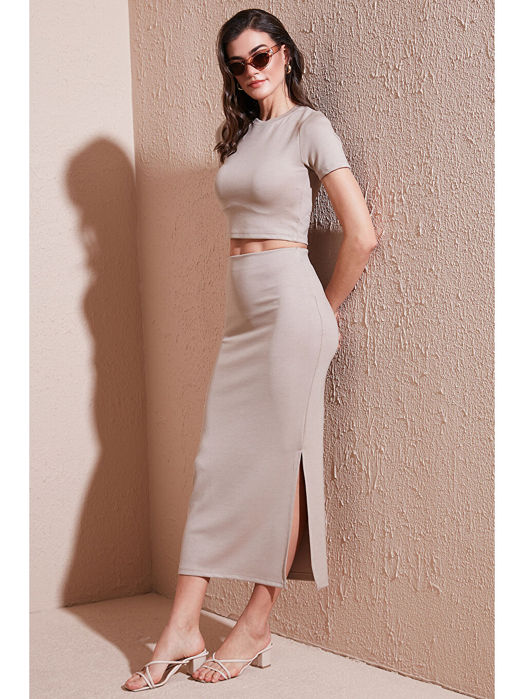 Bej Slim Fit Yırtmaç Detaylı Uzun Etekli Crop Kadın Takım 5866148