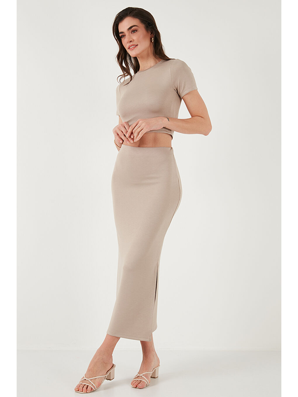 Bej Slim Fit Yırtmaç Detaylı Uzun Etekli Crop Kadın Takım 5866148-1