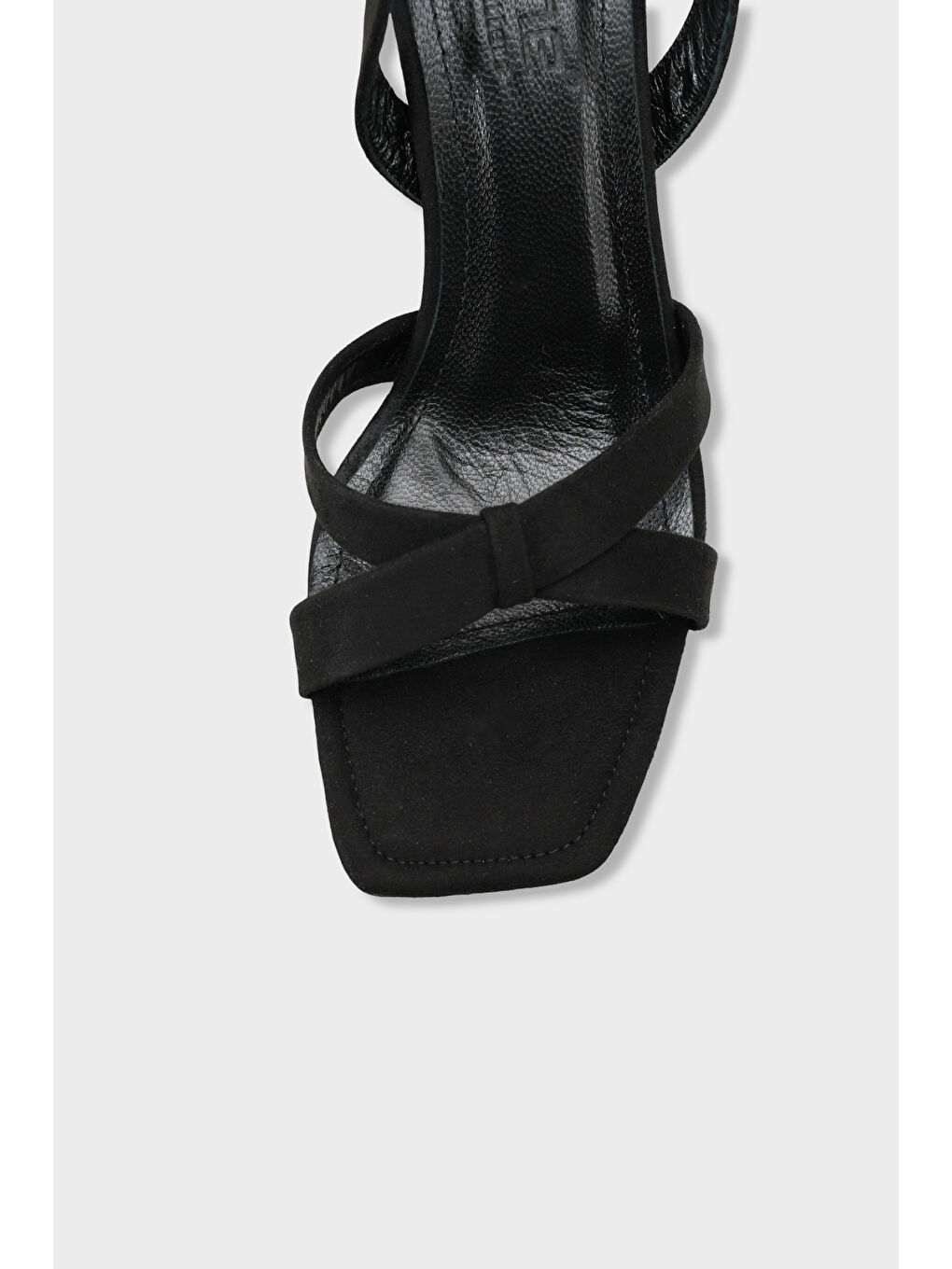 Siyah Roxana Hakiki Deri Astarlı Küt Burunlu Çapraz Bantlı Orta Topuklu Kadın Ayakkabı-2