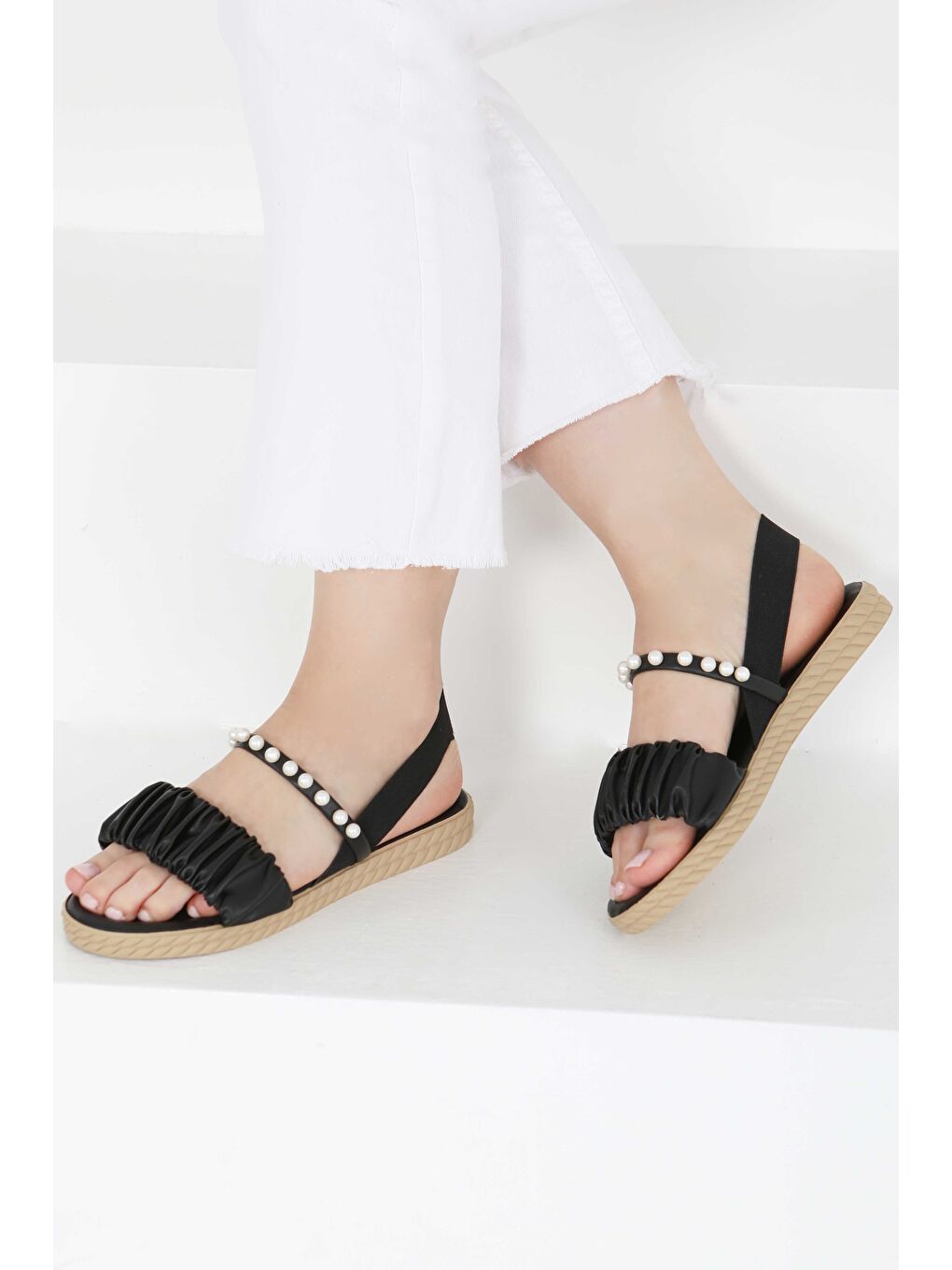 Kadın Siyah İncili Sandalet - 27404
