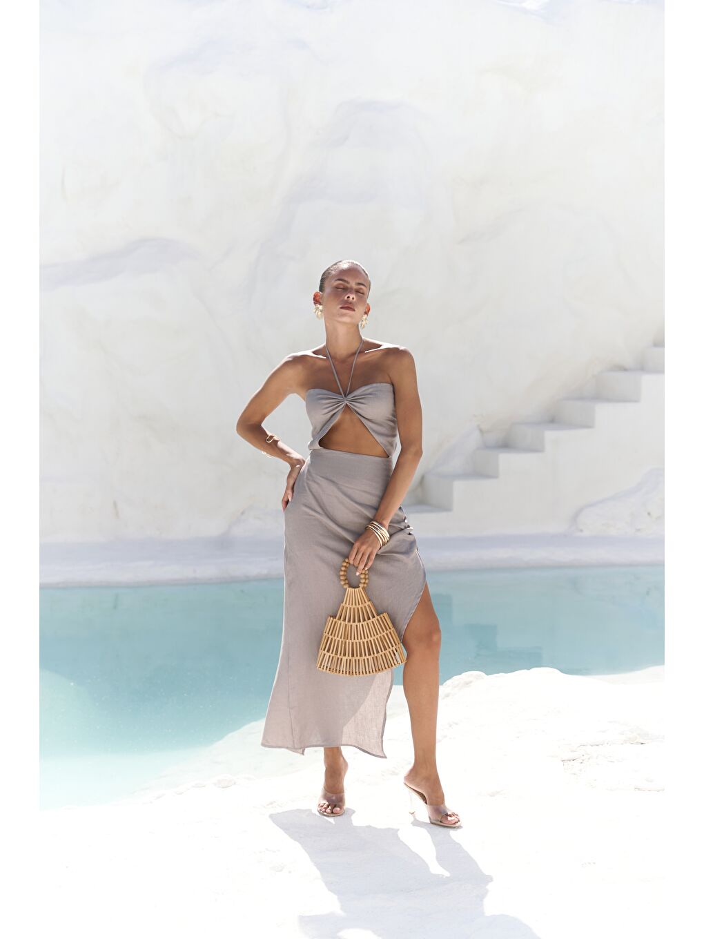 Gri Abrossa Boyundan Bağcıklı Asimetrik Füme Keten Elbise-2