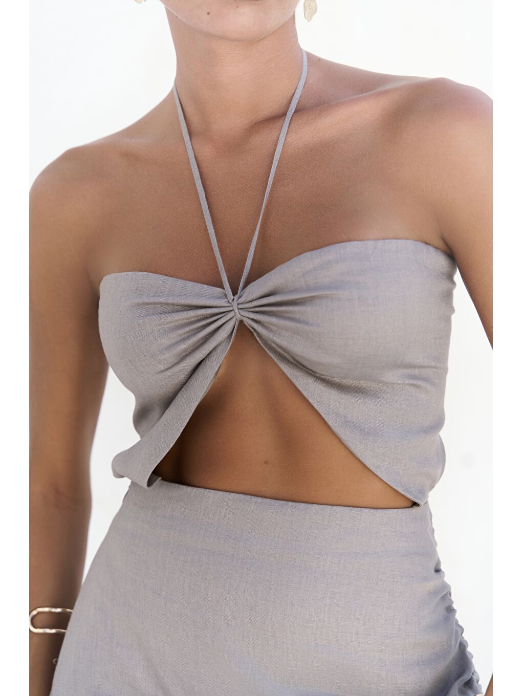 Gri Abrossa Boyundan Bağcıklı Asimetrik Füme Keten Elbise-6