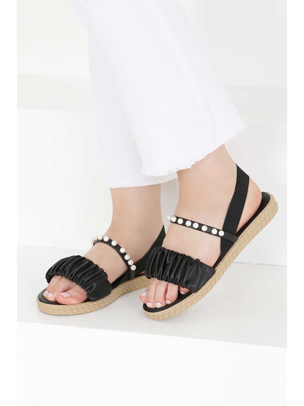 Kadın Siyah İncili Sandalet - 27404-3