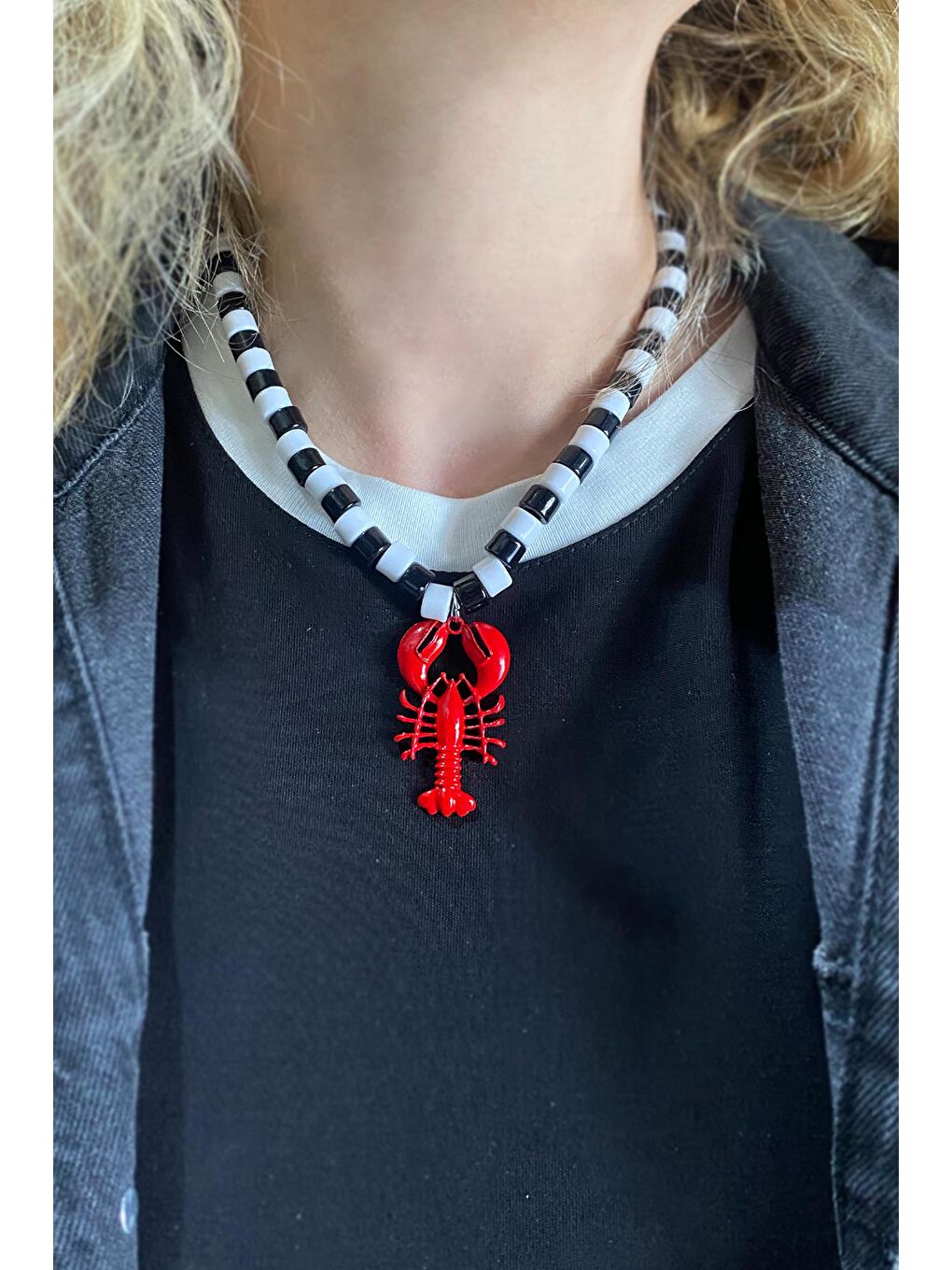 Siyah Istakoz Charmlı Kadın Kolye