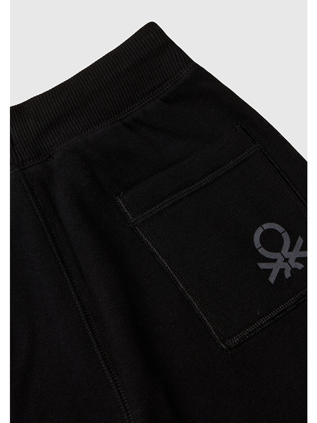 Erkek Çocuk Siyah Sağ Arka Cebi Logolu Beli Lastikli Büzgü İpli Eşofman Altı-2