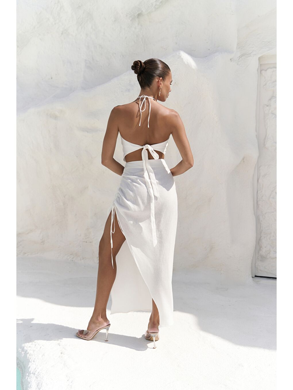 Abrossa Boyundan Bağcıklı Asimetrik Ekru Keten Elbise-3