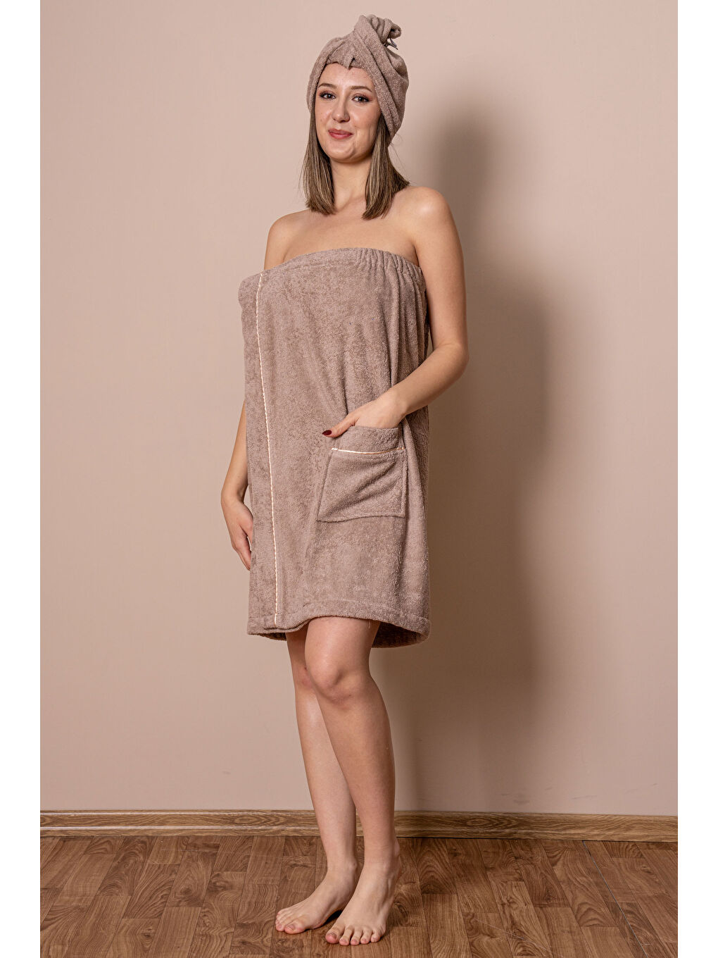 Kahverengi Sauna Seti – Çıtçıtlı Banyo Havlusu & Düğmeli Baş Havlusu (Bone)