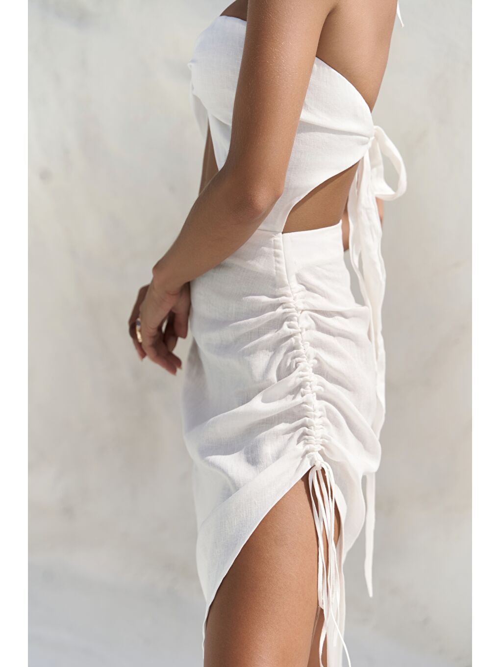 Abrossa Boyundan Bağcıklı Asimetrik Ekru Keten Elbise-7