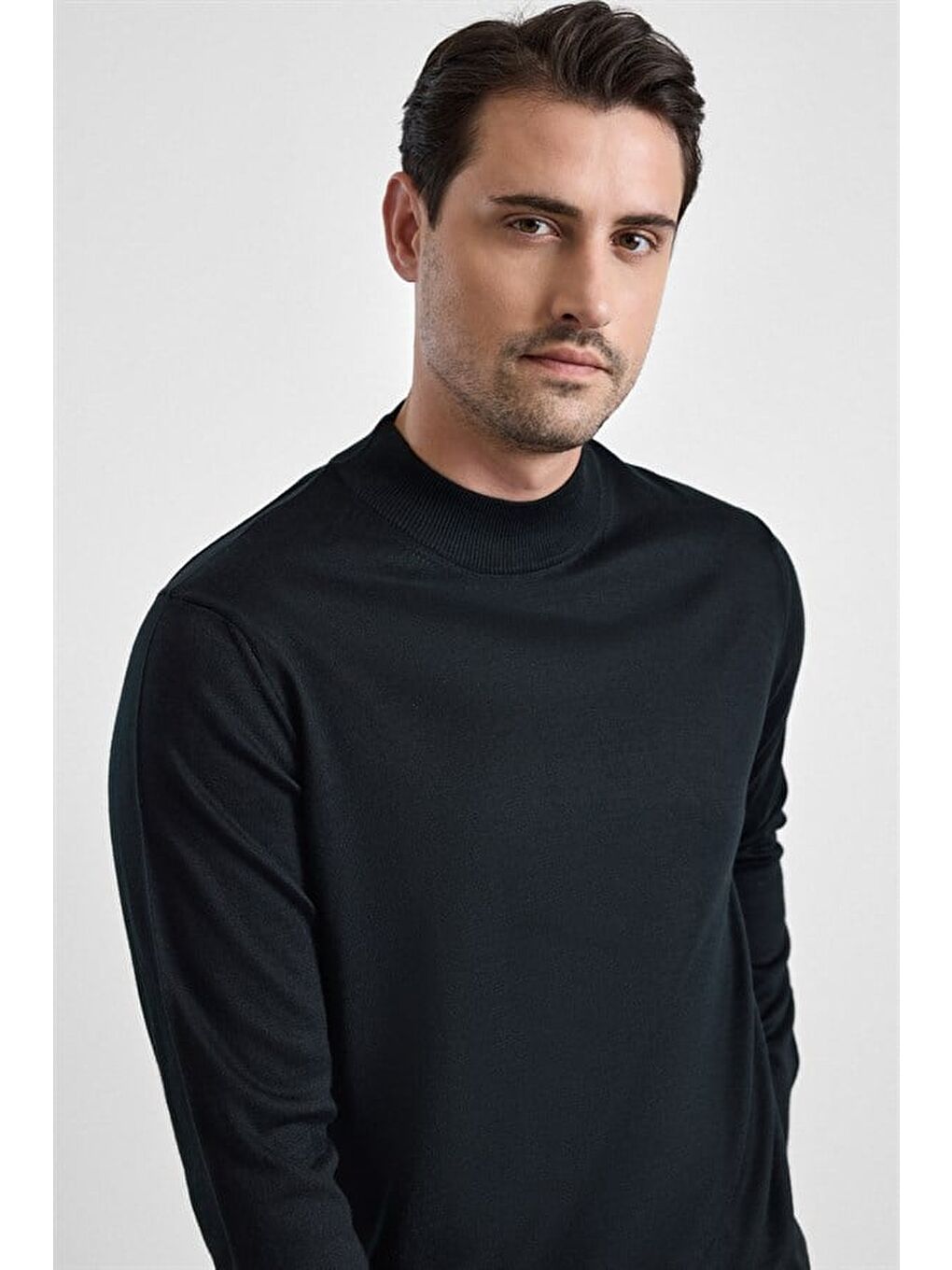 Siyah Regular Düz Yarım Balıkçı Yaka Kazak-1