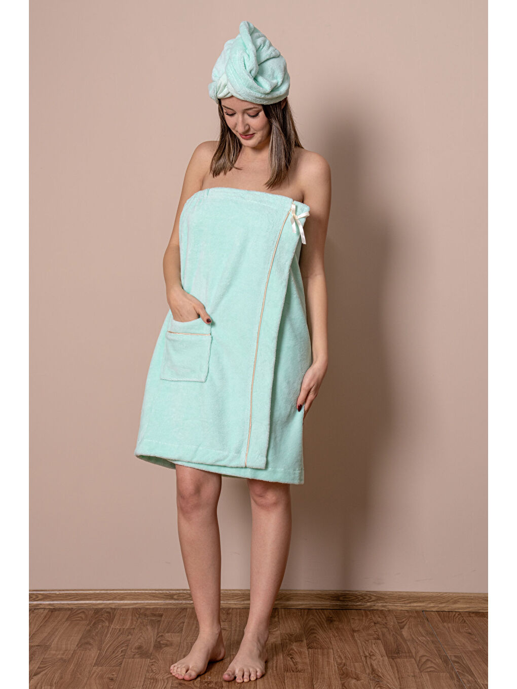 Yeşil Sauna Seti – Çıtçıtlı Banyo Havlusu & Düğmeli Baş Havlusu (Bone)-1