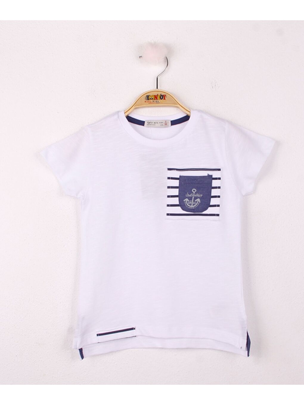 Beyaz Erkek Çocuk Cep Üstü Çapa Nakışlı T-Shirt