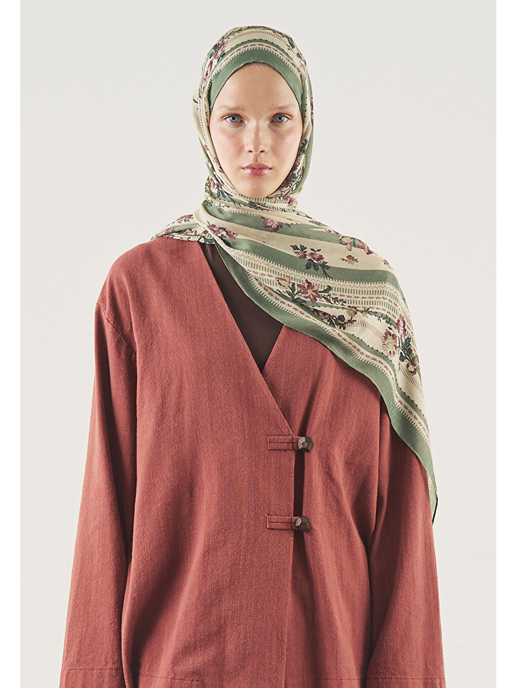 Floral Touch Desen Soft Viskon Şal Çam Yeşili-1
