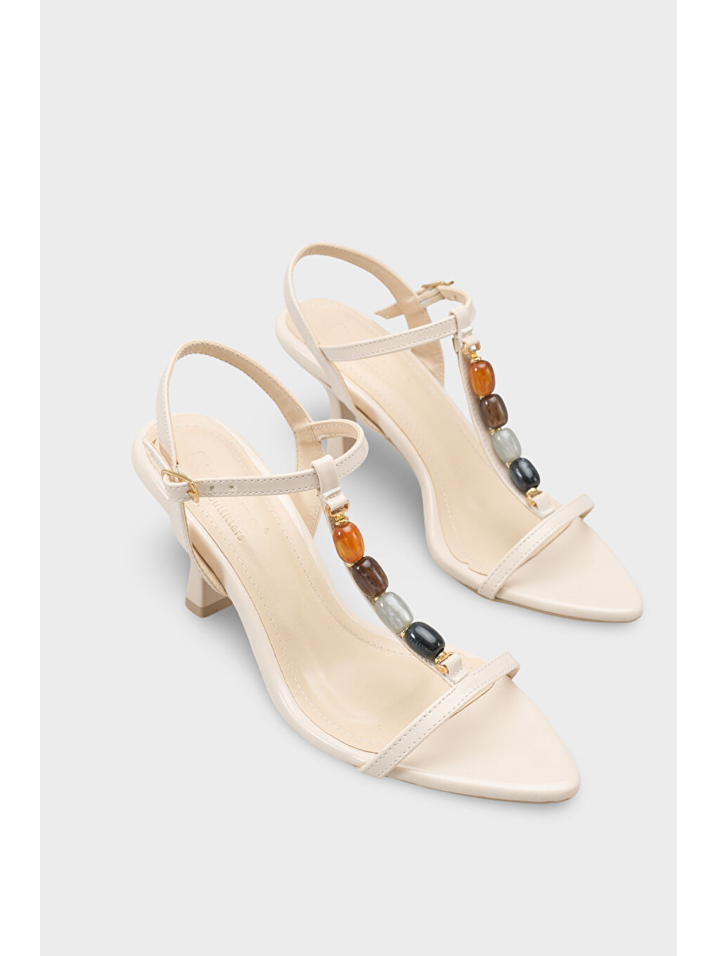 Bej Cassy Sivri Burunlu Taşlı Bilekten Bantlı Orta Topuklu Kadın Ayakkabı-1