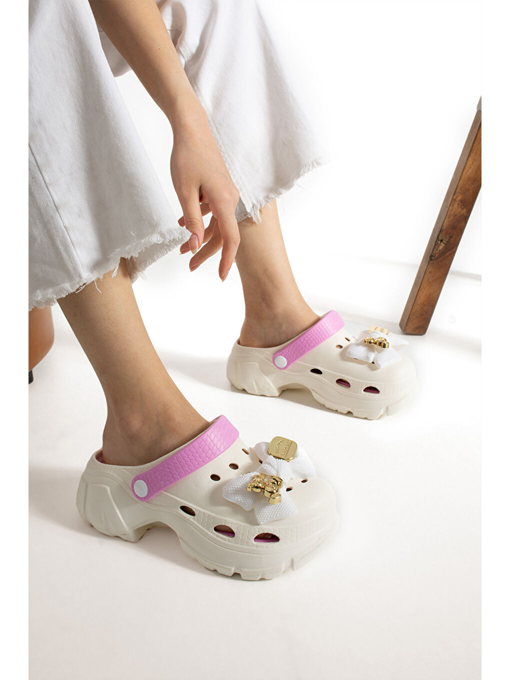 Pembe Kadın Toka Detaylı Ortopedik Sandalet Ve Terlik